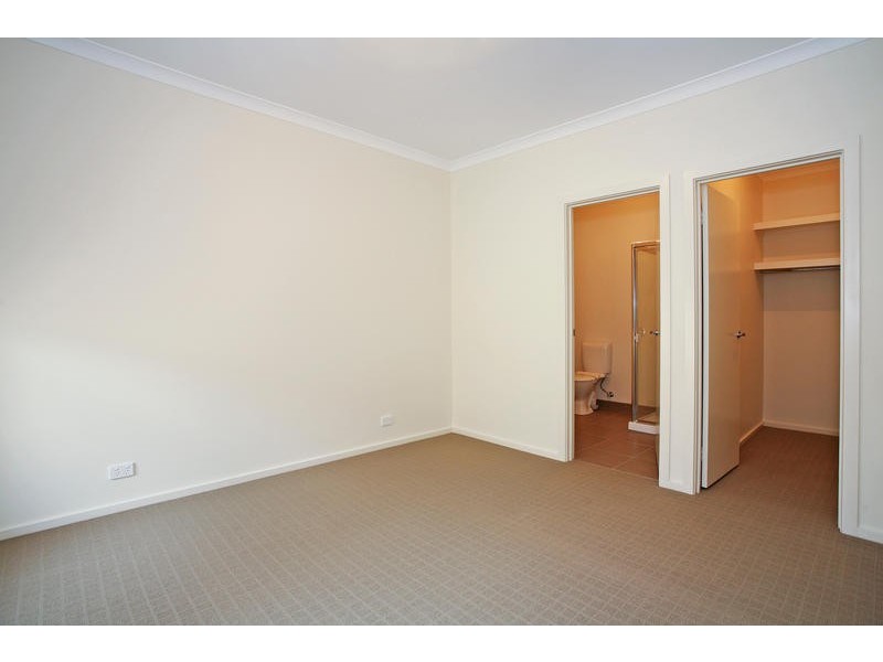 2/32 Blackheath Mews, Waurn Ponds VIC 3216