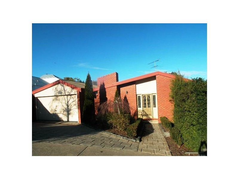 4 Huntly Close, Highton VIC 3216