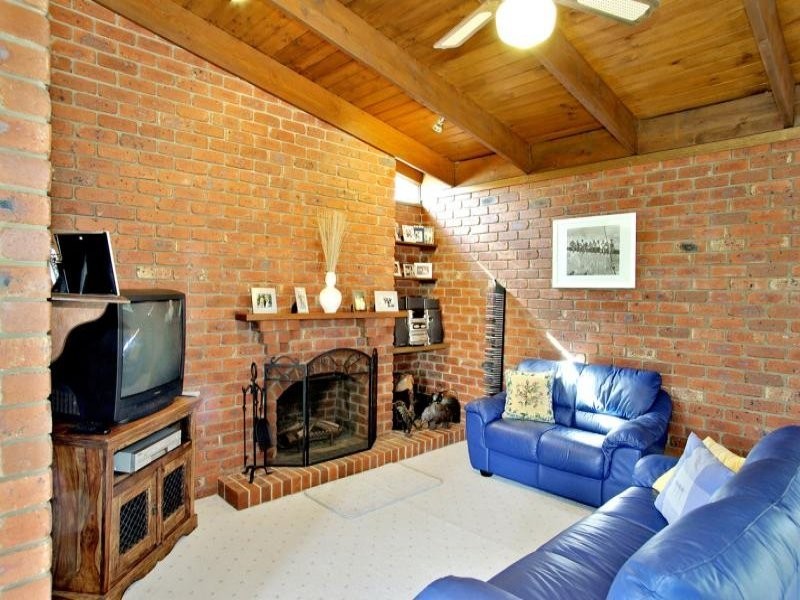 4 Huntly Close, Highton VIC 3216
