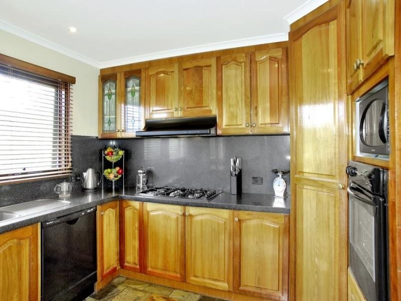 4 Huntly Close, Highton VIC 3216