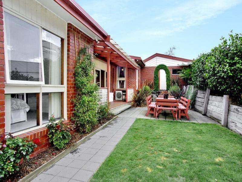 4 Huntly Close, Highton VIC 3216