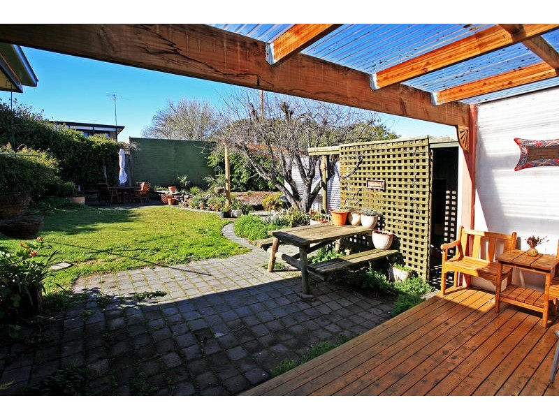 5 Roncliffe Road, Highton VIC 3216