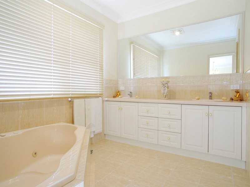 4 Palmerston Place, Highton VIC 3216