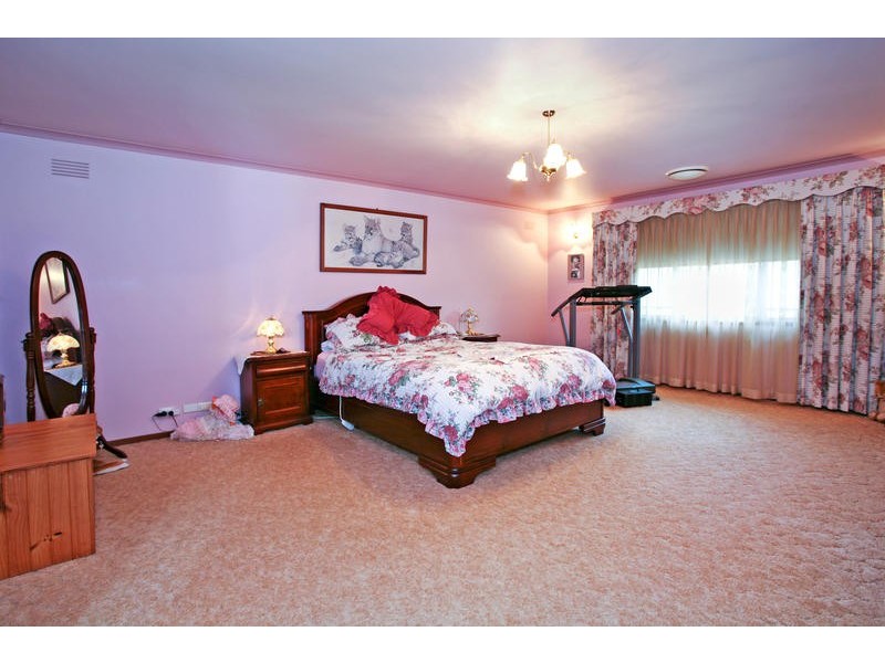 4 Vanessa Avenue, Highton VIC 3216