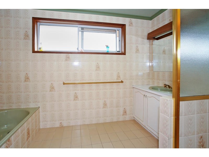 4 Vanessa Avenue, Highton VIC 3216