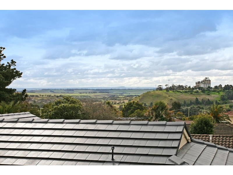 12 Cannes Court, Highton VIC 3216