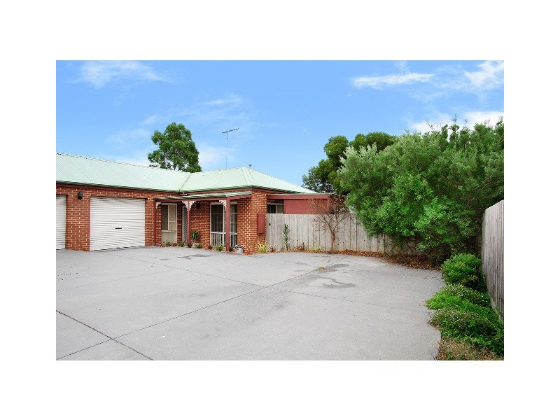 2/144 Heyers Road, Grovedale VIC 3216