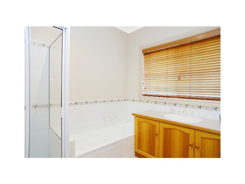 2/144 Heyers Road, Grovedale VIC 3216