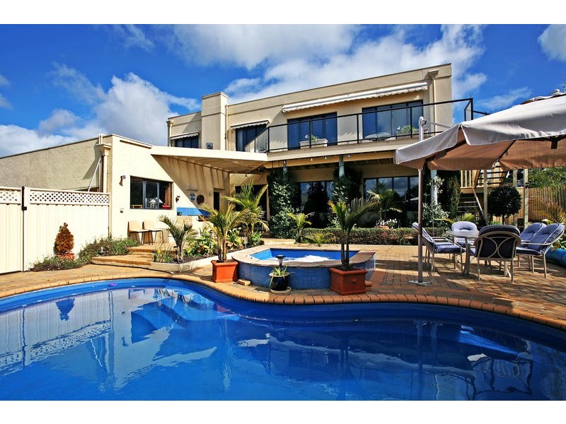 12 Villawood Court, Highton VIC 3216