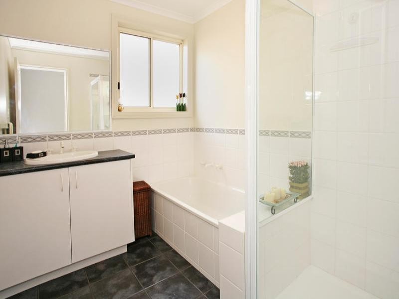 72 Rossack Drive, Waurn Ponds VIC 3216
