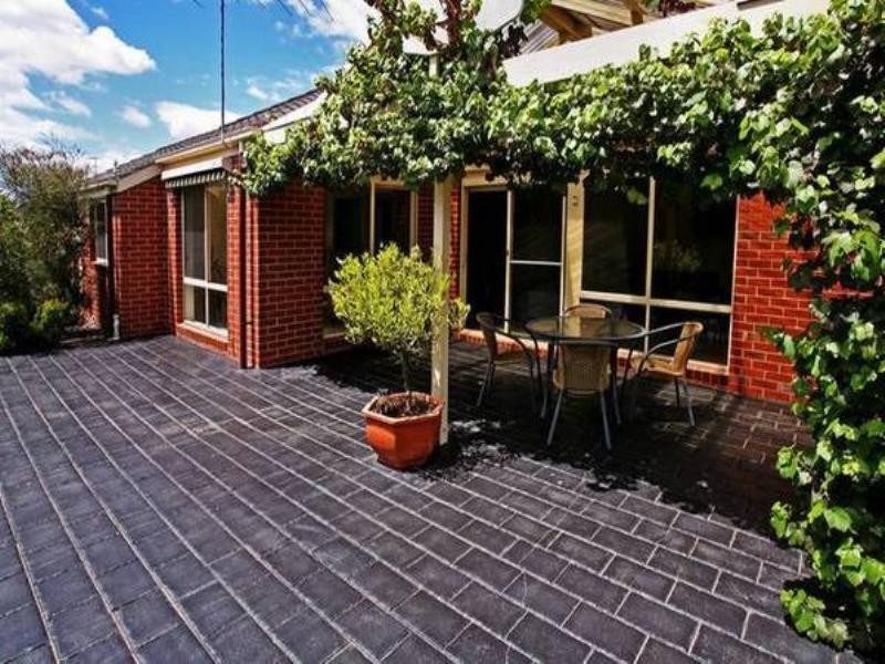 27 Broughton Drive, Highton VIC 3216