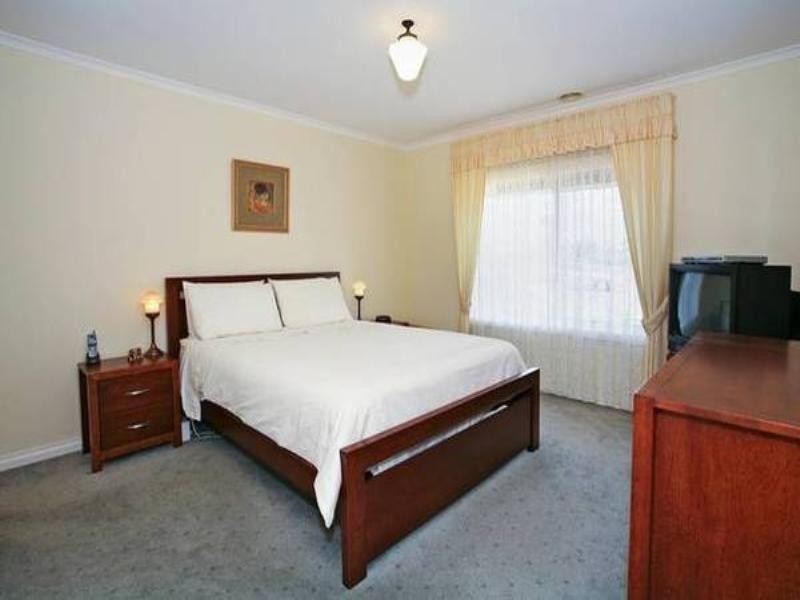 27 Broughton Drive, Highton VIC 3216