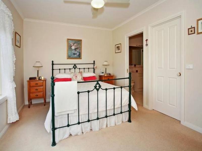 32 Parkwood Drive, Highton VIC 3216