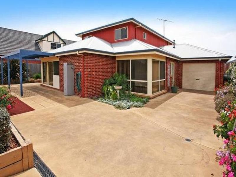 42 Augustine Drive, Highton VIC 3216