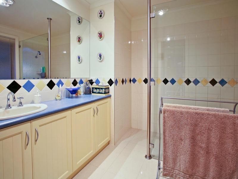 10-12 Brentwood Way, Waurn Ponds VIC 3216