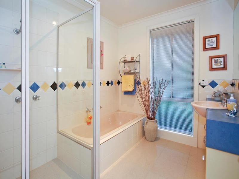 10-12 Brentwood Way, Waurn Ponds VIC 3216