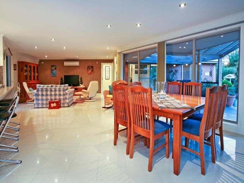 10-12 Brentwood Way, Waurn Ponds VIC 3216