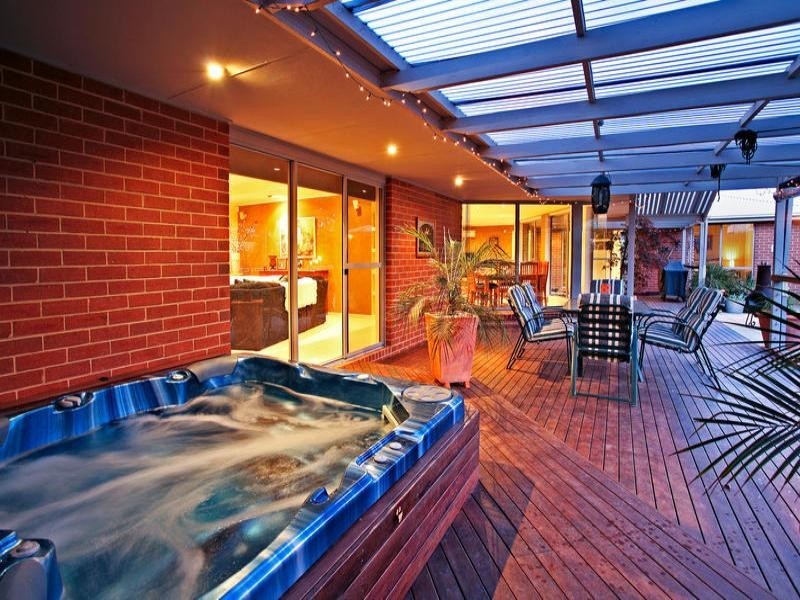 10-12 Brentwood Way, Waurn Ponds VIC 3216