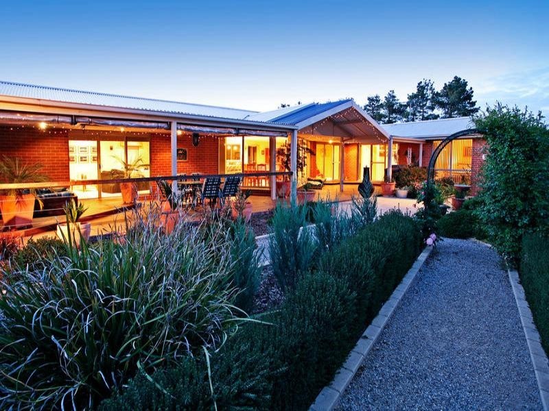 10-12 Brentwood Way, Waurn Ponds VIC 3216