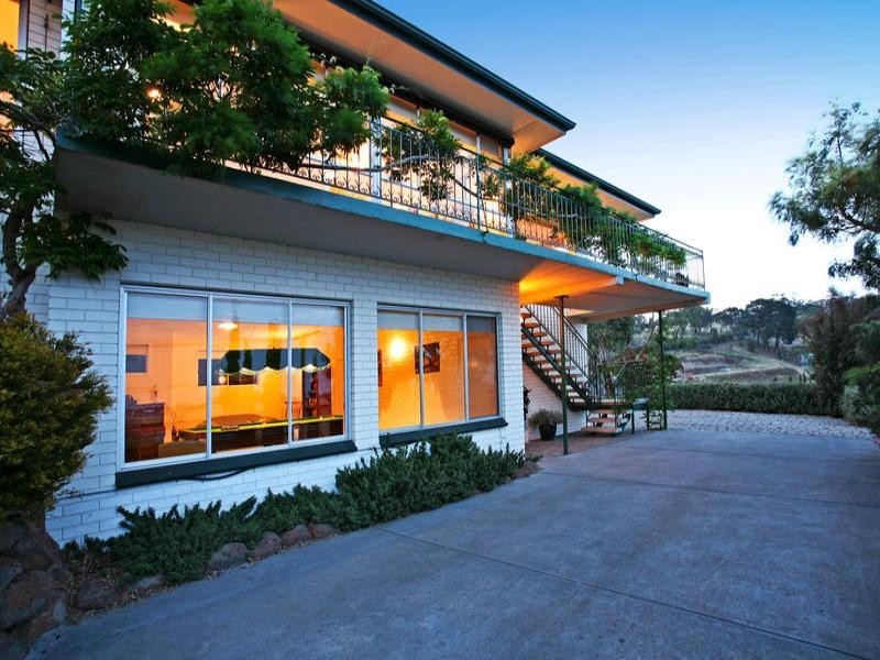 48 Culzean Crescent, Highton VIC 3216