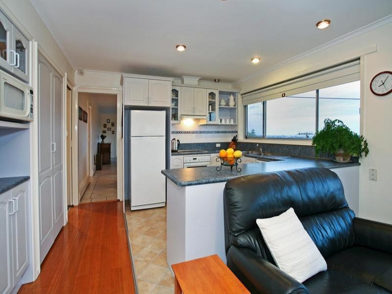 48 Culzean Crescent, Highton VIC 3216