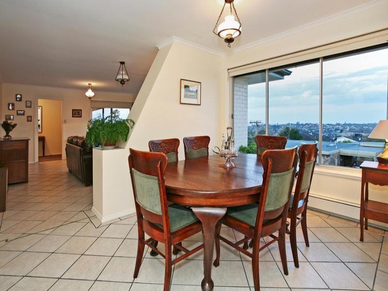 48 Culzean Crescent, Highton VIC 3216