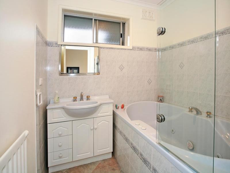 48 Culzean Crescent, Highton VIC 3216