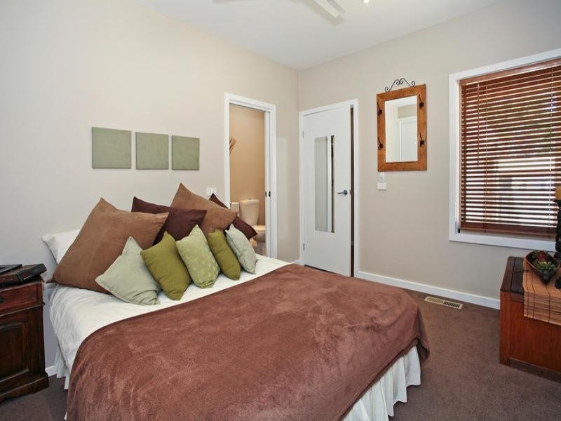 2/21 The Court, Leopold VIC 3224