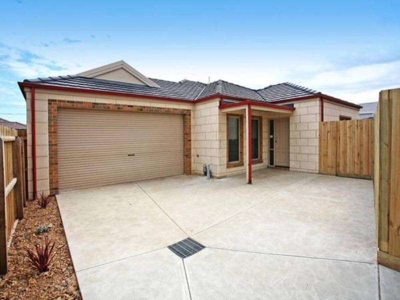 2/32 Blackheath Mews, Waurn Ponds VIC 3216