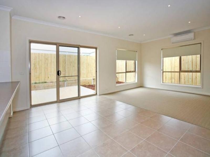 2/32 Blackheath Mews, Waurn Ponds VIC 3216