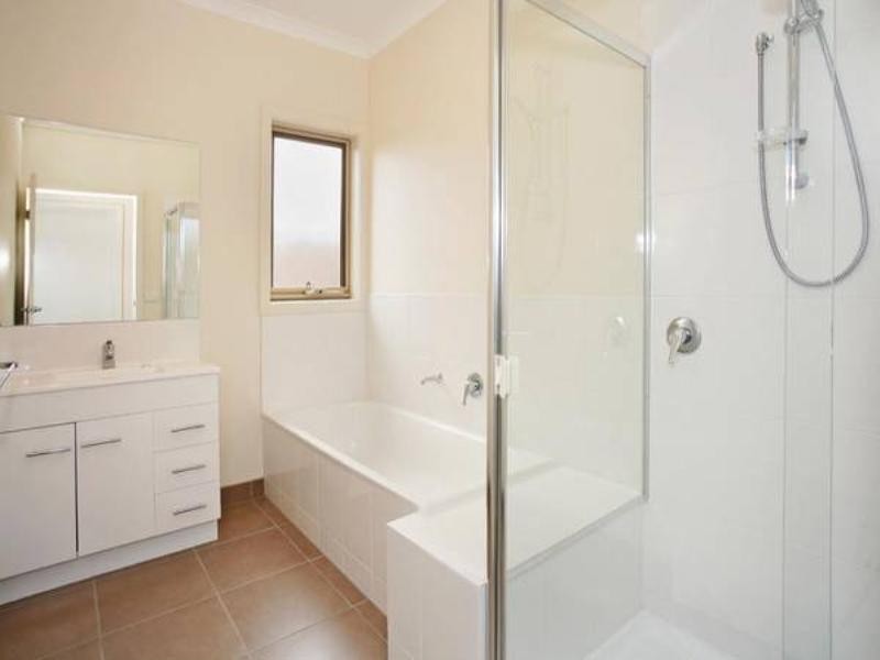 2/32 Blackheath Mews, Waurn Ponds VIC 3216