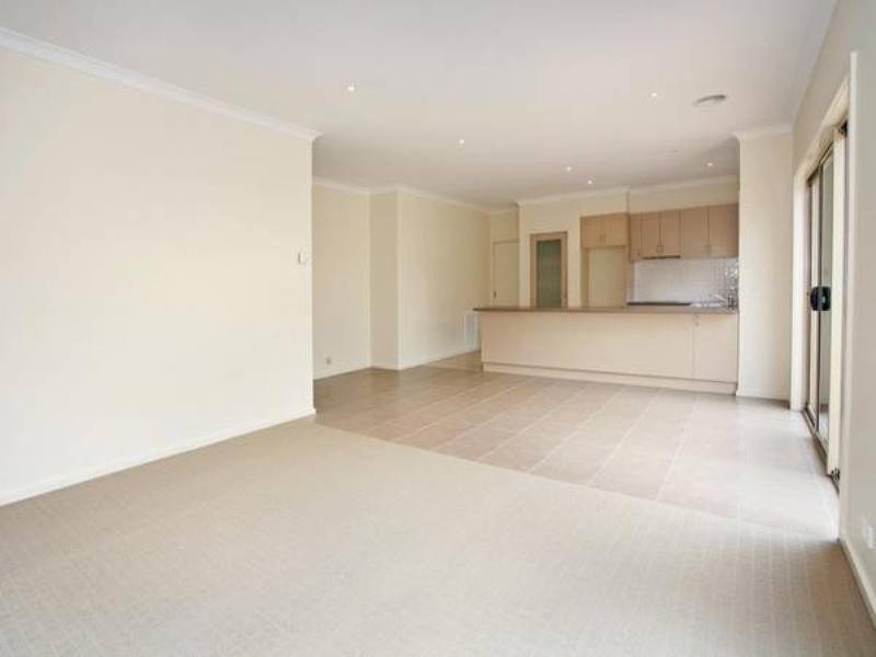 2/32 Blackheath Mews, Waurn Ponds VIC 3216