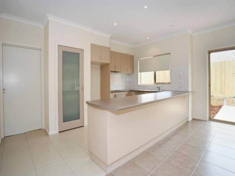 2/32 Blackheath Mews, Waurn Ponds VIC 3216