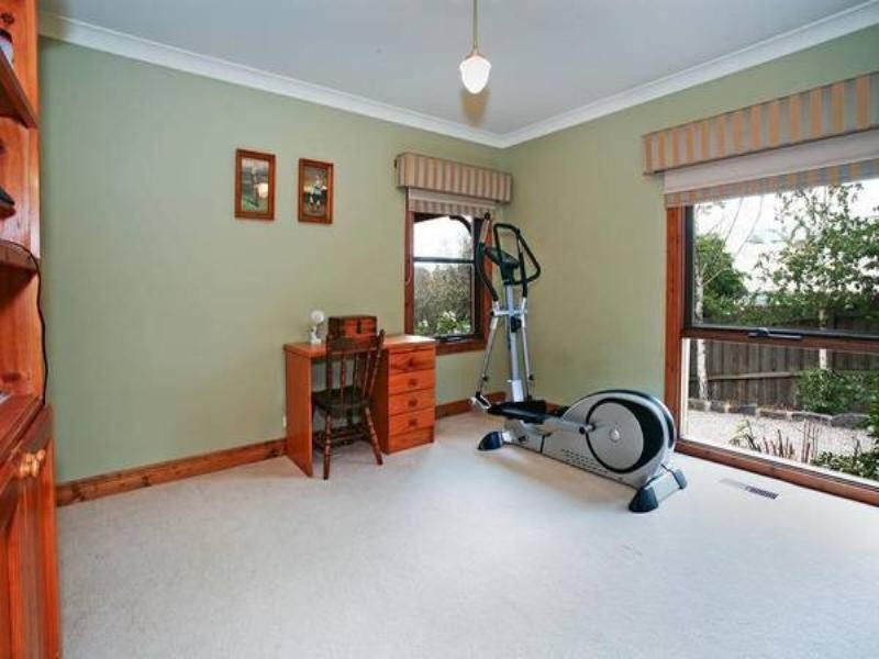 21 Highett Road, Highton VIC 3216