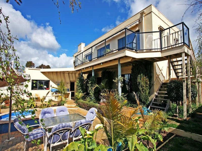 12 Villawood Court, Highton VIC 3216