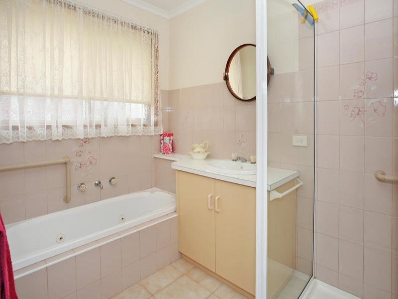 1/8 Corang Avenue, Grovedale VIC 3216