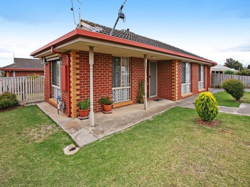 1/8 Corang Avenue, Grovedale VIC 3216