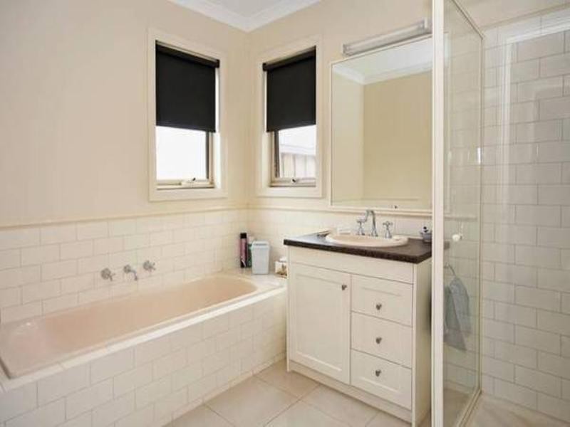 1 Cedarville Close, Highton VIC 3216