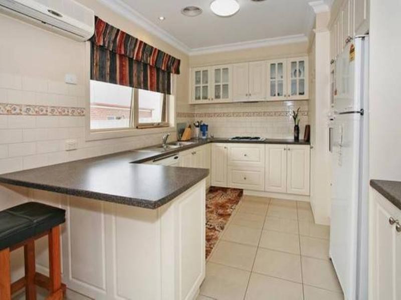 1 Cedarville Close, Highton VIC 3216