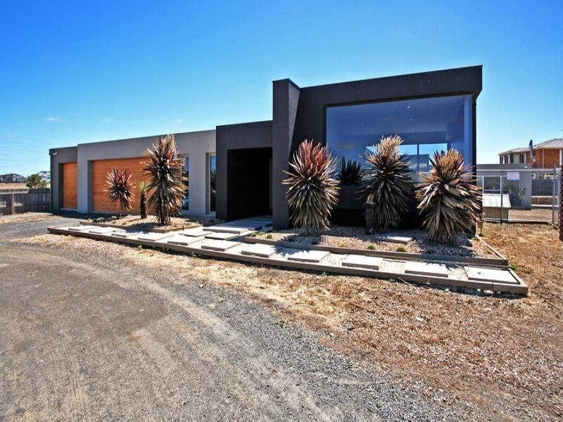 22-23 Chandon Court, Waurn Ponds VIC 3216