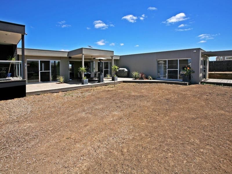 22-23 Chandon Court, Waurn Ponds VIC 3216