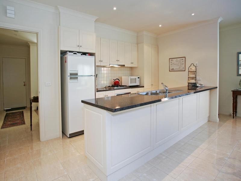 1/17 Pethajohn Parade, Grovedale VIC 3216