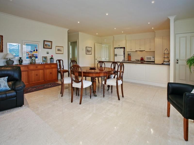 1/17 Pethajohn Parade, Grovedale VIC 3216