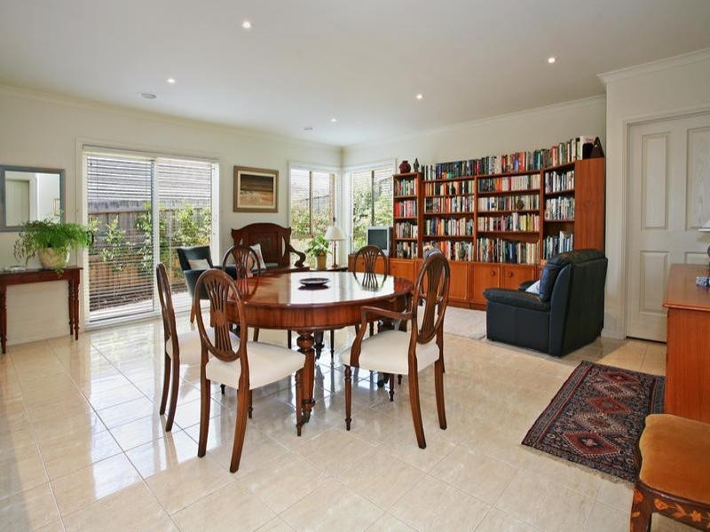 1/17 Pethajohn Parade, Grovedale VIC 3216