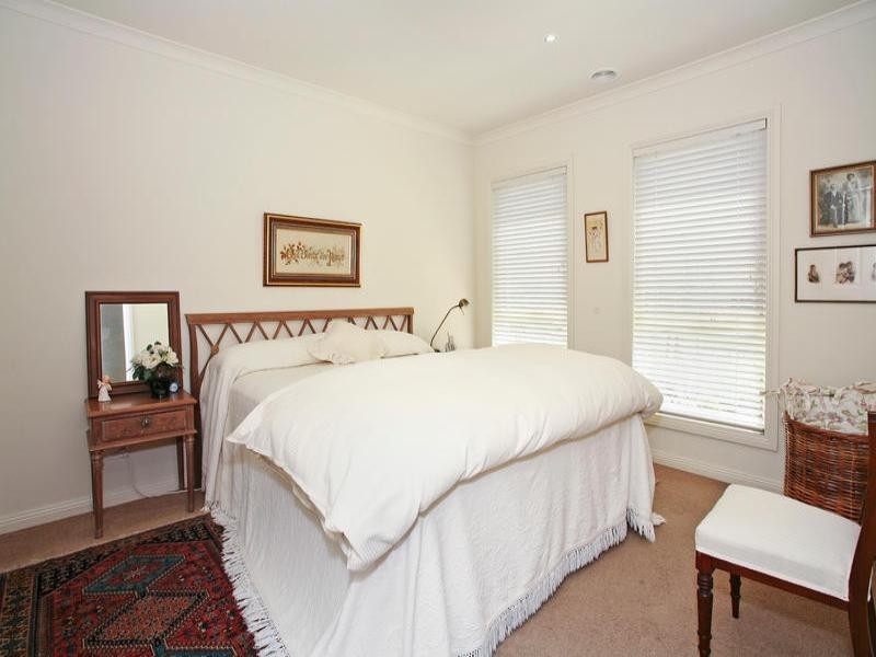 1/17 Pethajohn Parade, Grovedale VIC 3216