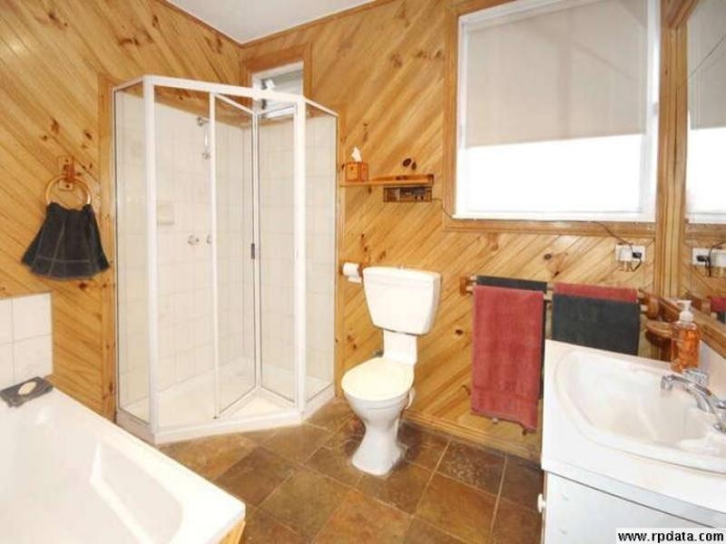 17 Mercury Crescent, Newcomb VIC 3219