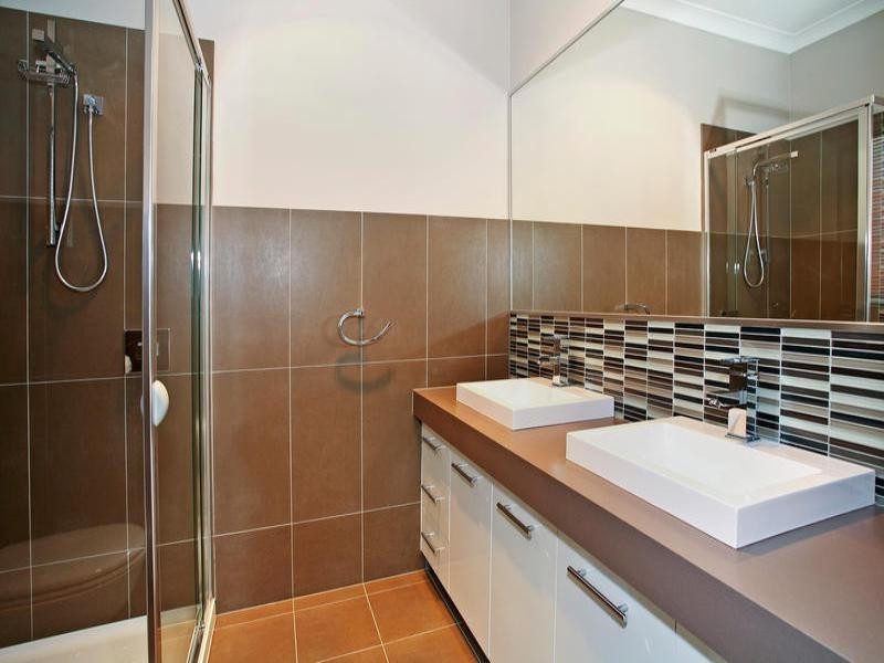 2 Senior Court, Highton VIC 3216