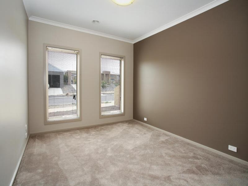 2 Senior Court, Highton VIC 3216