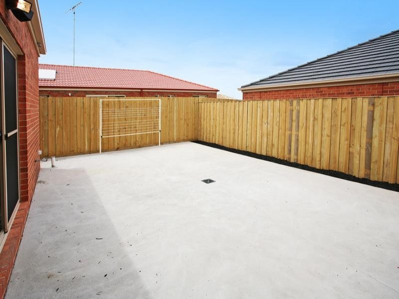 2 Senior Court, Highton VIC 3216