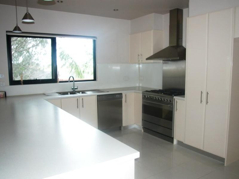 16 Amberley Court, Highton VIC 3216